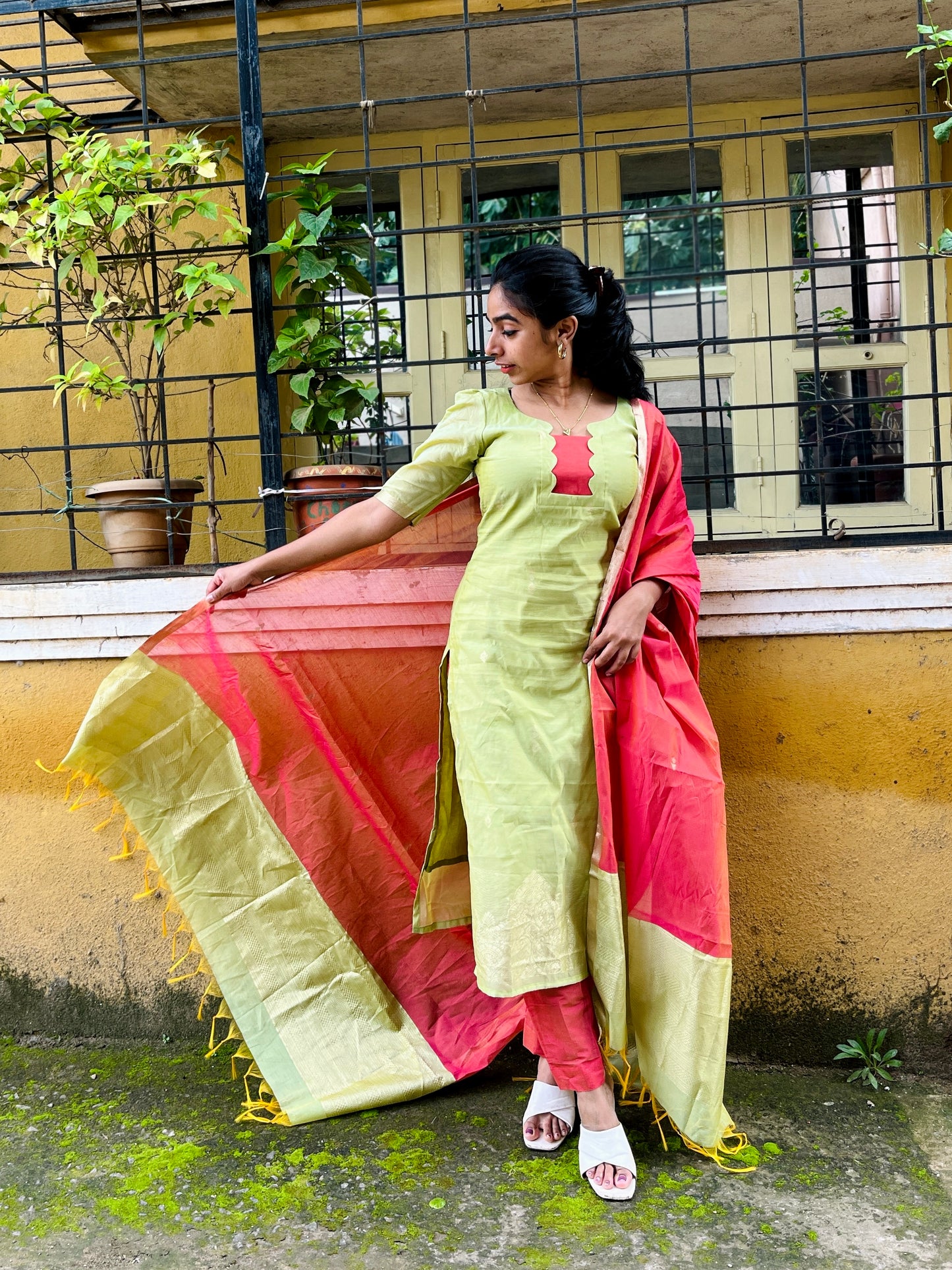 Thara [ SZ121 ]
